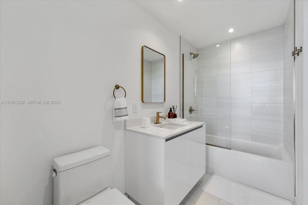 For Rent: $11,000 (2 beds, 2 baths, 847 Square Feet)