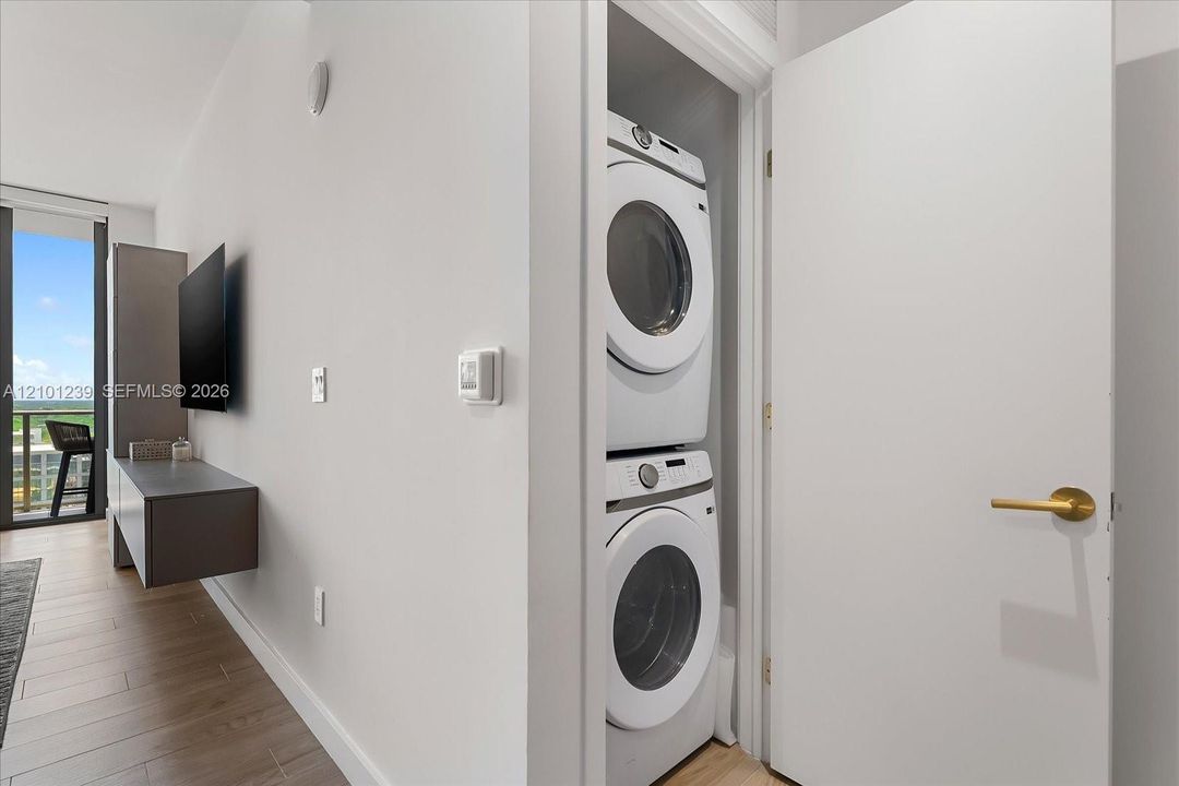 For Rent: $11,000 (2 beds, 2 baths, 847 Square Feet)