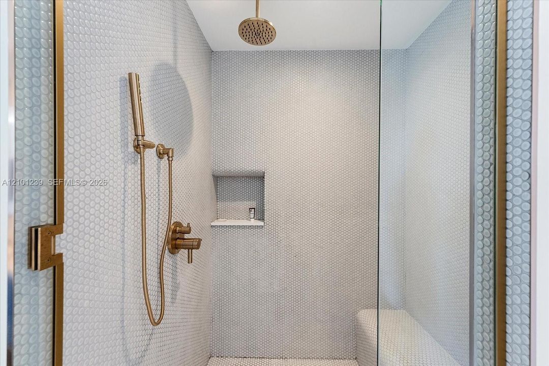 For Rent: $11,000 (2 beds, 2 baths, 847 Square Feet)
