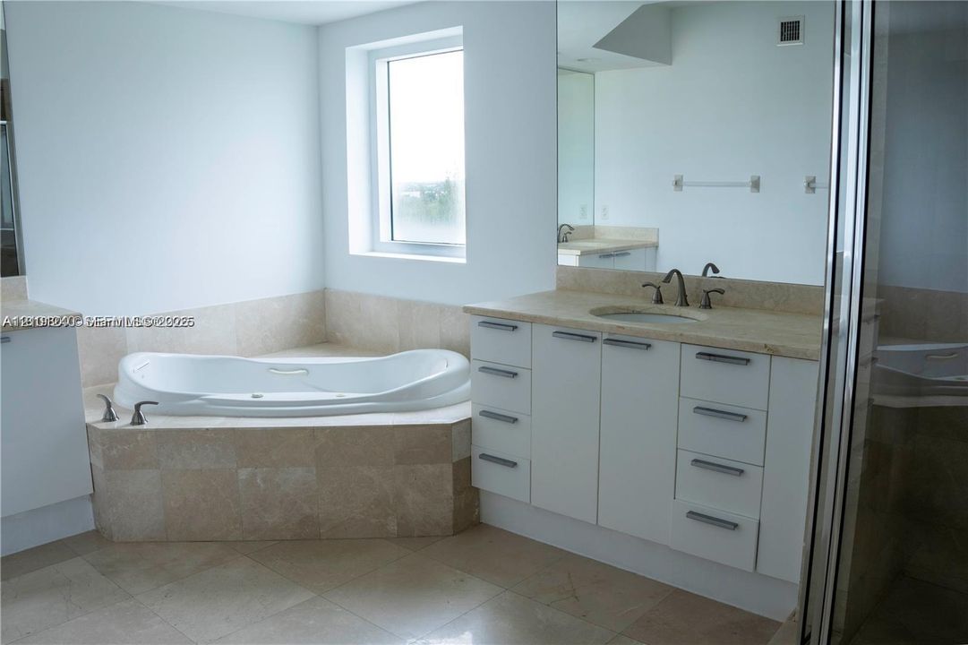 For Rent: $3,250 (2 beds, 2 baths, 1763 Square Feet)