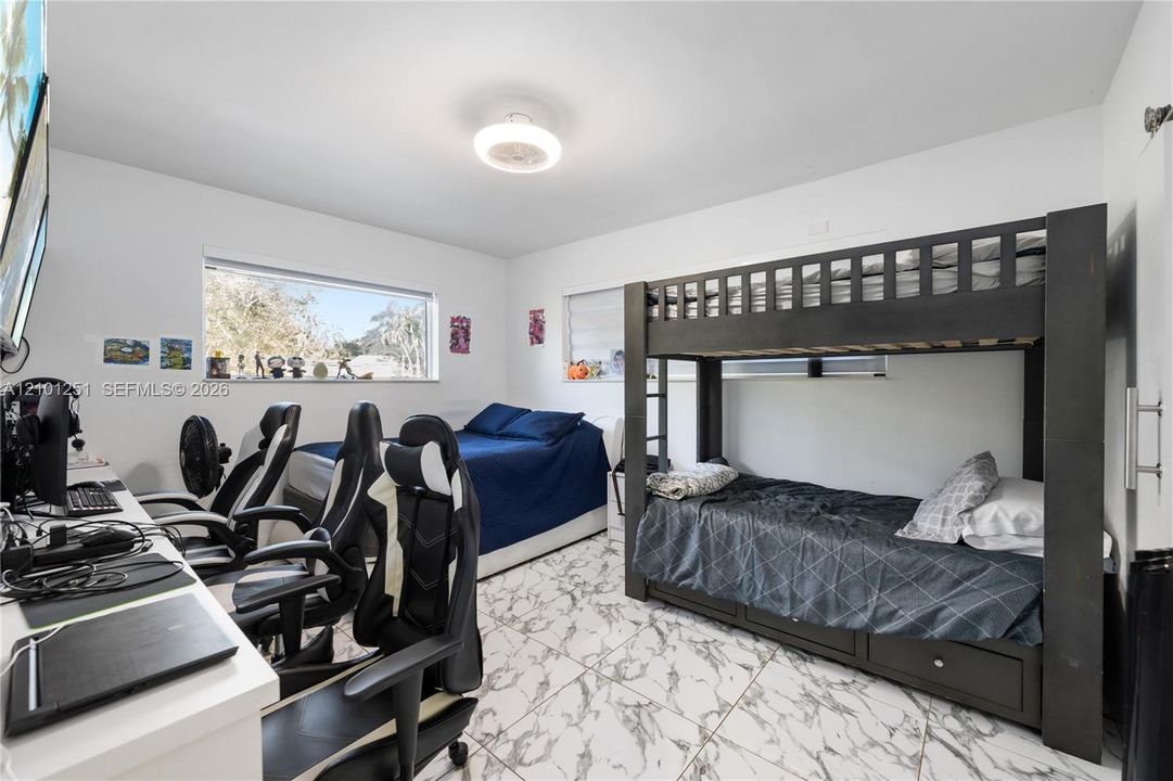 На продажу: $1,349,999 (4 спален, 2 ванн, 1871 Квадратных фут)