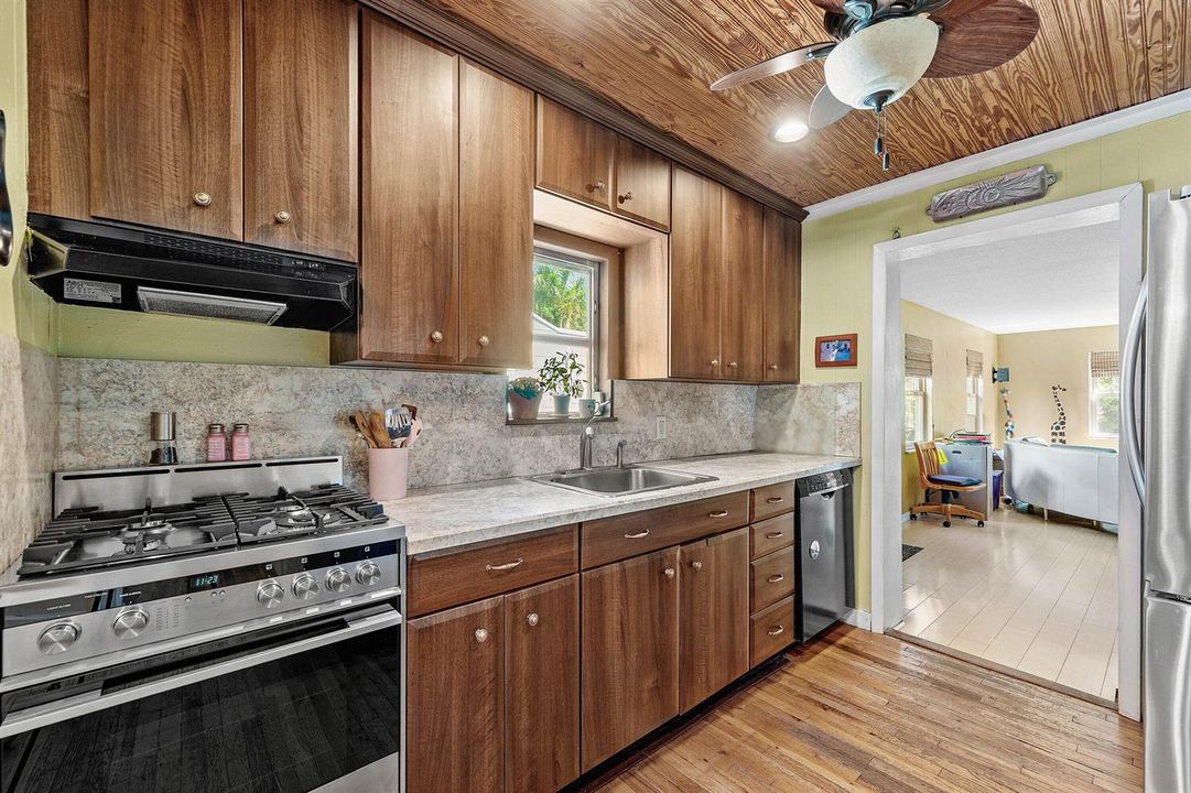 008-806NorthMStreet-LakeWorthBeach-FL-33