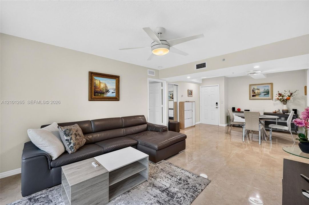 : $349,000 (2 camas, 2 baños, 1138 Pies cuadrados)