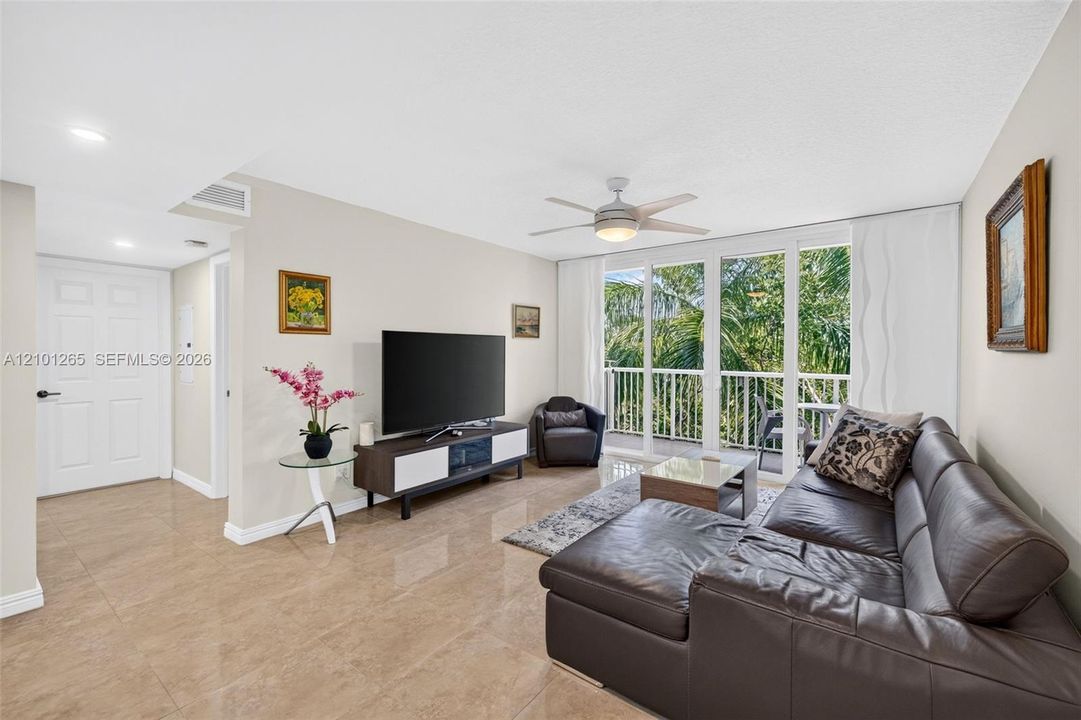 : $349,000 (2 camas, 2 baños, 1138 Pies cuadrados)