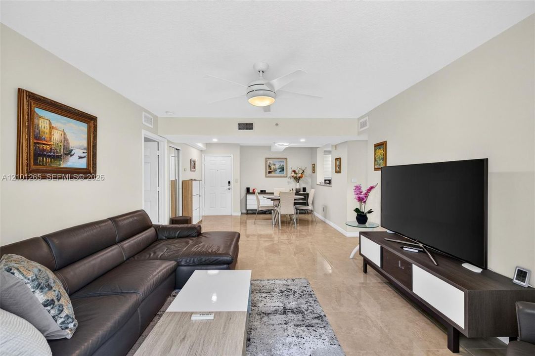 : $349,000 (2 camas, 2 baños, 1138 Pies cuadrados)