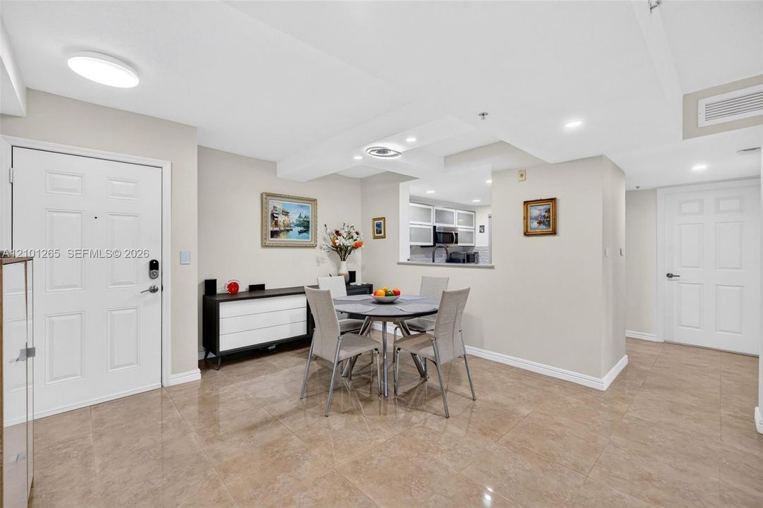 : $349,000 (2 camas, 2 baños, 1138 Pies cuadrados)