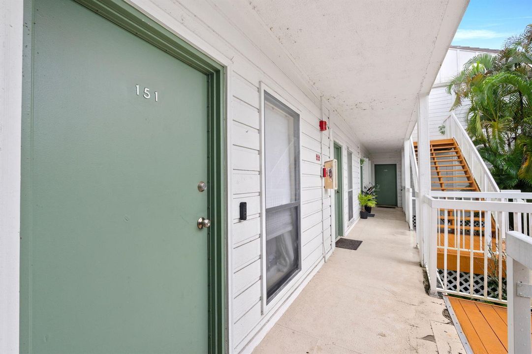 1-web-or-mls-A7409662