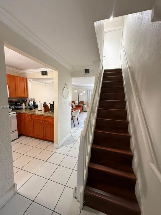 For Rent: $2,250 (2 beds, 1 baths, 1024 Square Feet)