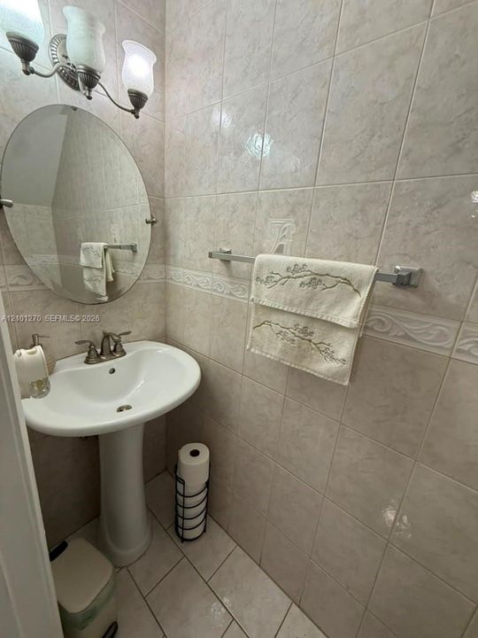 For Rent: $2,250 (2 beds, 1 baths, 1024 Square Feet)