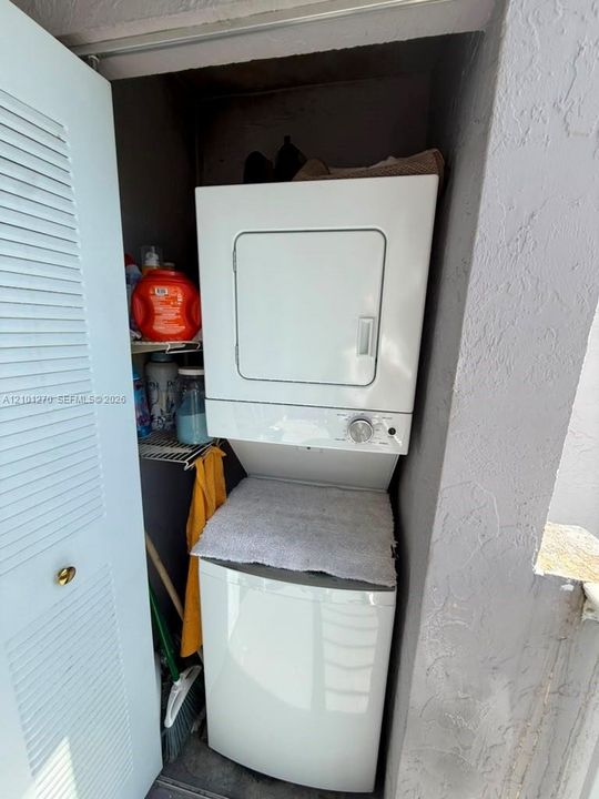 For Rent: $2,250 (2 beds, 1 baths, 1024 Square Feet)