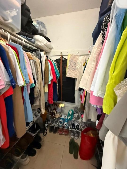 For Rent: $2,250 (2 beds, 1 baths, 1024 Square Feet)