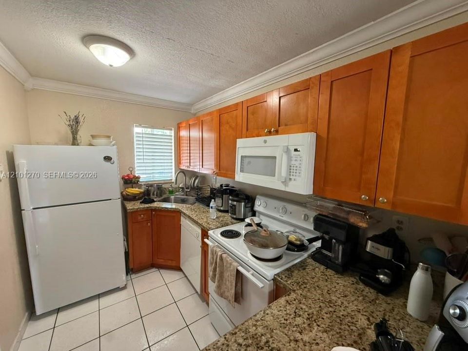 For Rent: $2,250 (2 beds, 1 baths, 1024 Square Feet)