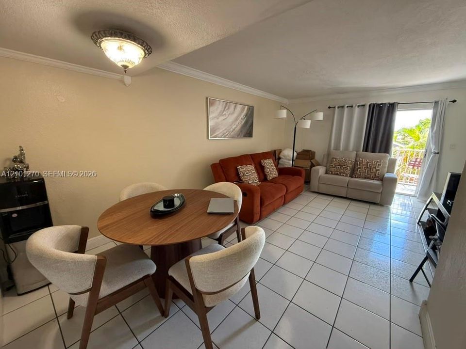 For Rent: $2,250 (2 beds, 1 baths, 1024 Square Feet)