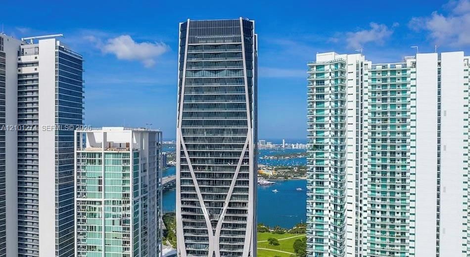 For Sale: $6,995,000 (4 beds, 5 baths, 4600 Square Feet)