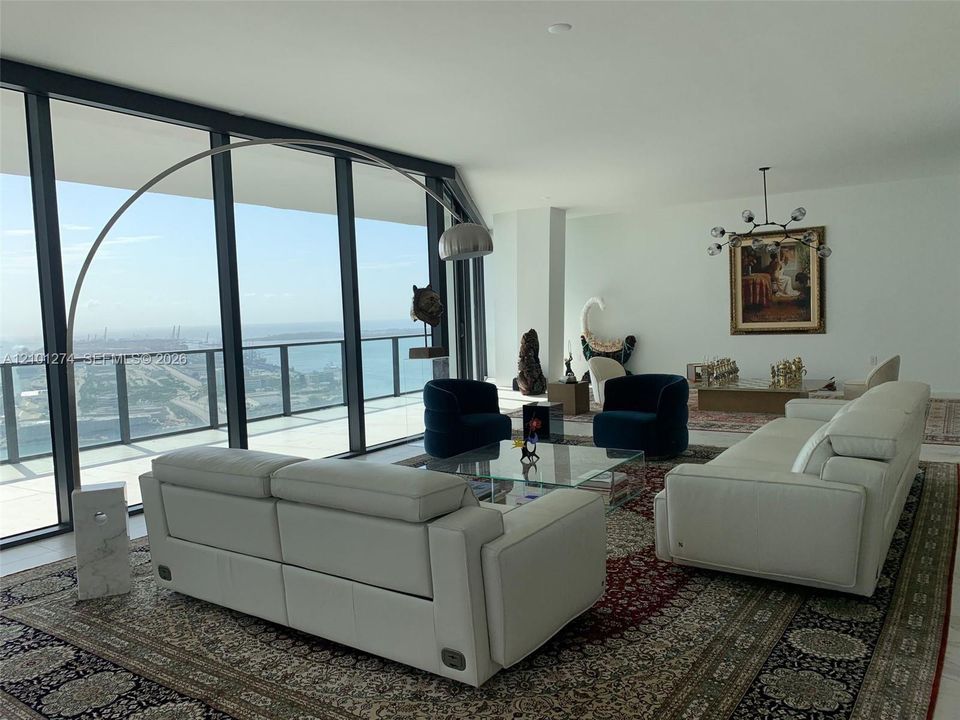 For Sale: $6,995,000 (4 beds, 5 baths, 4600 Square Feet)