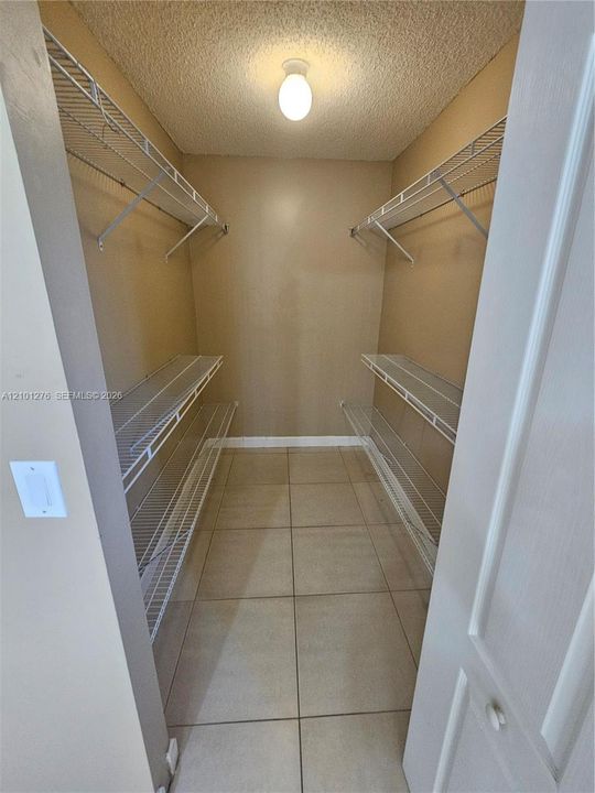 En Renta: $1,950 (2 camas, 2 baños, 833 Pies cuadrados)