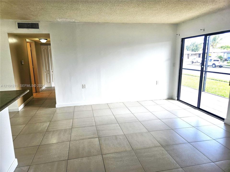 En Renta: $1,950 (2 camas, 2 baños, 833 Pies cuadrados)