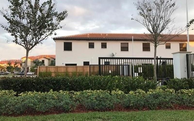 For Rent: $4,200 (4 beds, 3 baths, 1757 Square Feet)