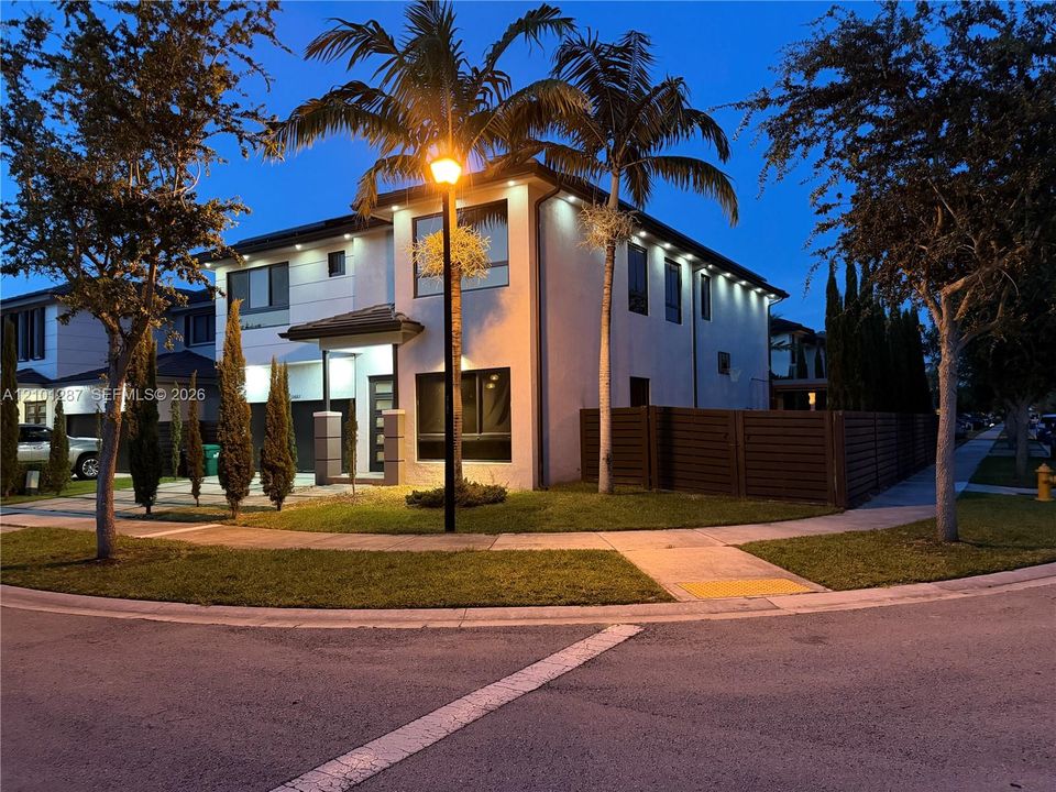 En Venta: $1,400,000 (5 camas, 3 baños, 3082 Pies cuadrados)