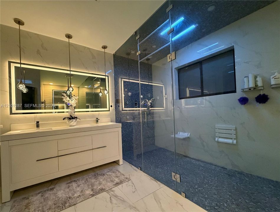 En Venta: $1,400,000 (5 camas, 3 baños, 3082 Pies cuadrados)