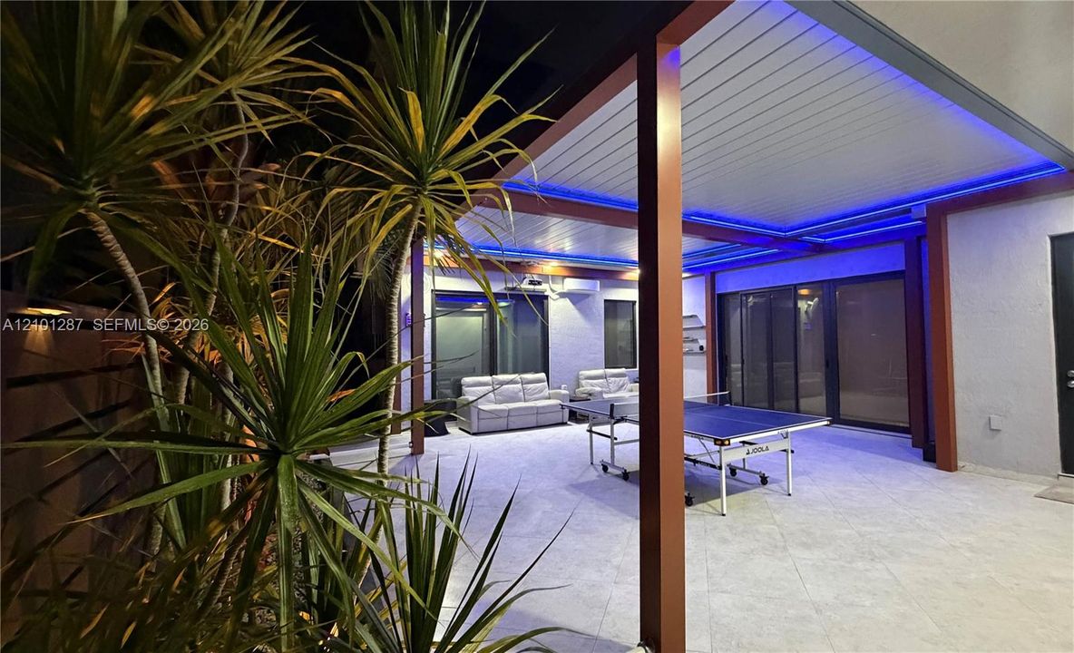 En Venta: $1,400,000 (5 camas, 3 baños, 3082 Pies cuadrados)