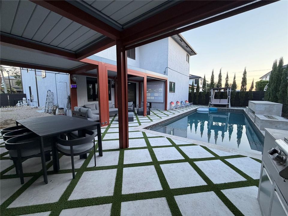 En Venta: $1,400,000 (5 camas, 3 baños, 3082 Pies cuadrados)