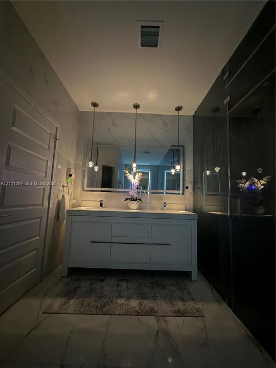 En Venta: $1,400,000 (5 camas, 3 baños, 3082 Pies cuadrados)