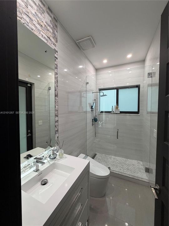 En Venta: $1,400,000 (5 camas, 3 baños, 3082 Pies cuadrados)
