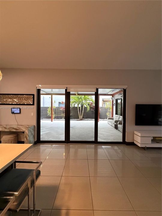 En Venta: $1,400,000 (5 camas, 3 baños, 3082 Pies cuadrados)