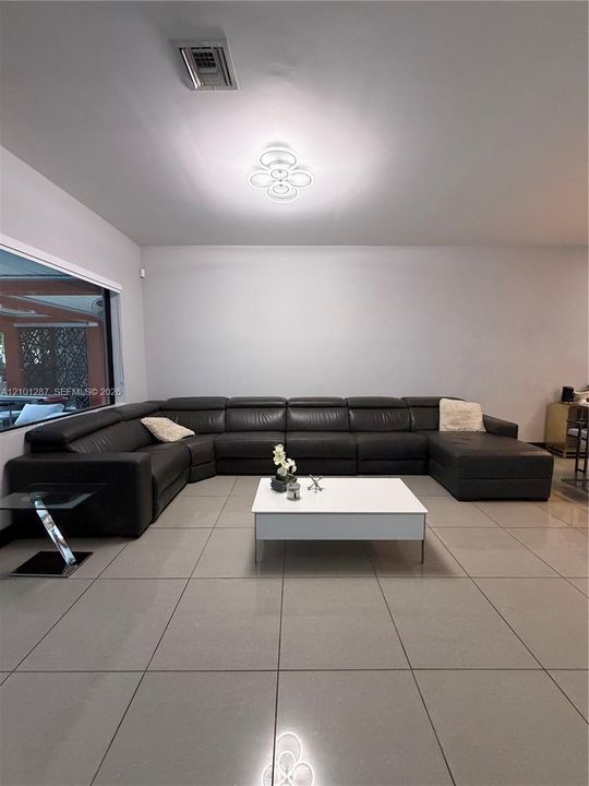 En Venta: $1,400,000 (5 camas, 3 baños, 3082 Pies cuadrados)