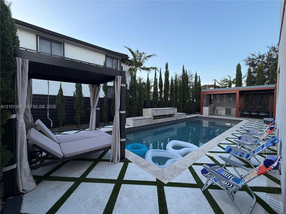En Venta: $1,400,000 (5 camas, 3 baños, 3082 Pies cuadrados)