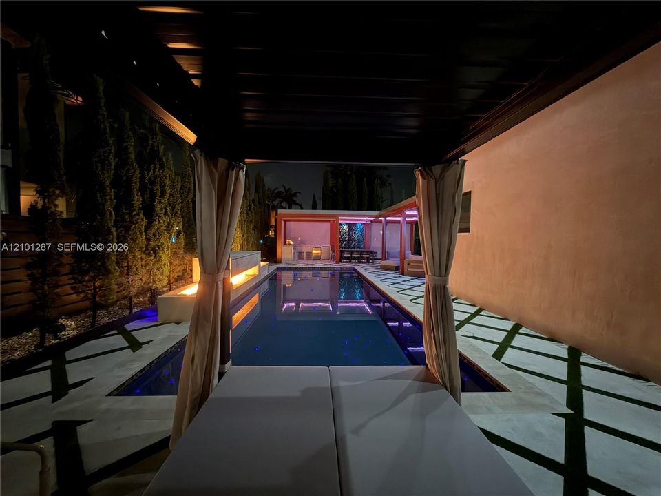 En Venta: $1,400,000 (5 camas, 3 baños, 3082 Pies cuadrados)