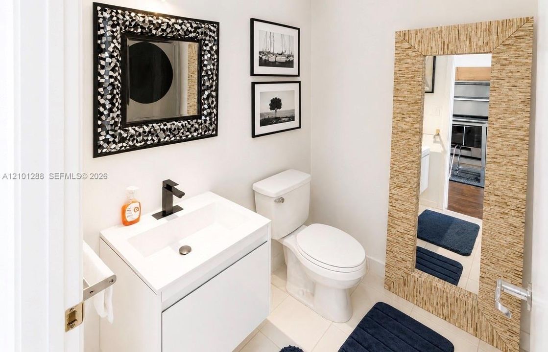 For Sale: $448,000 (1 beds, 1 baths, 735 Square Feet)