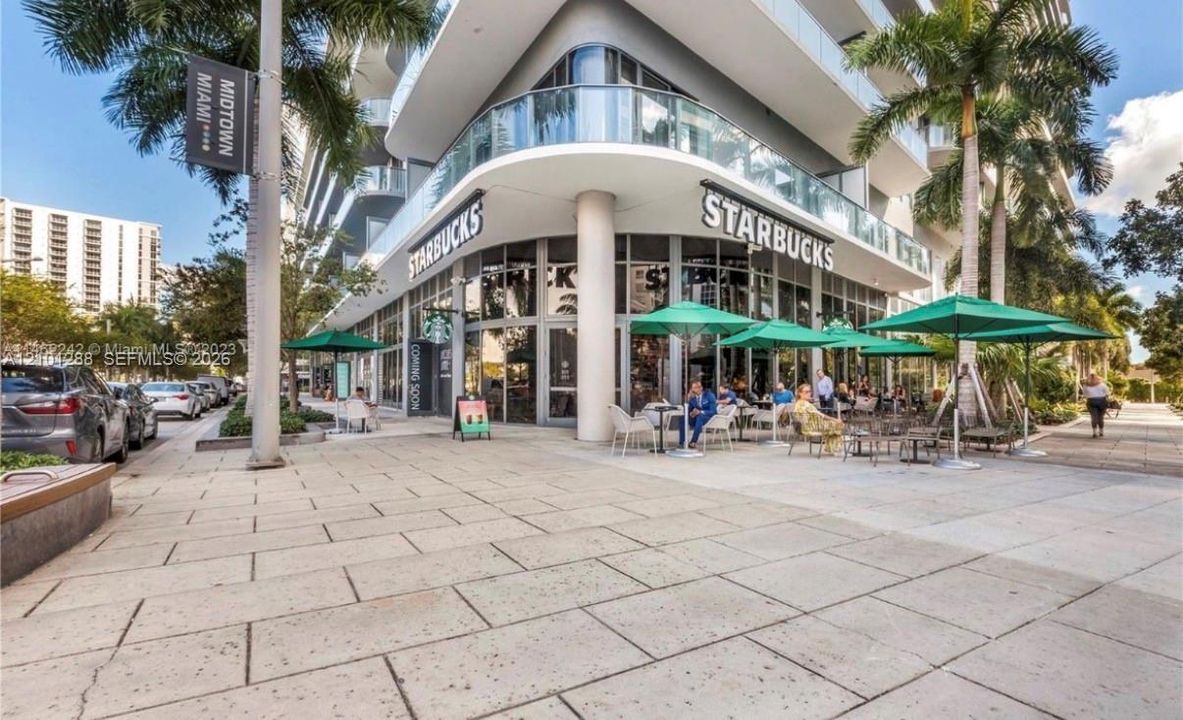For Sale: $448,000 (1 beds, 1 baths, 735 Square Feet)
