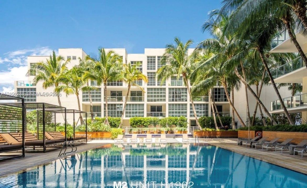 For Sale: $448,000 (1 beds, 1 baths, 735 Square Feet)