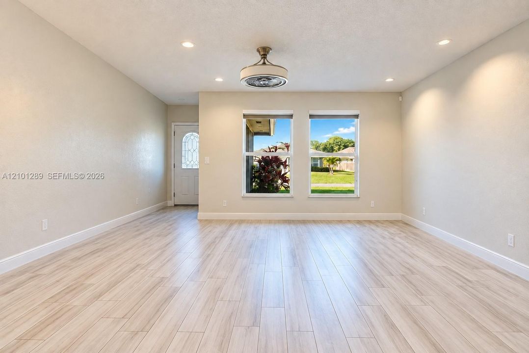 “Virtually edited – furniture and personal belongings removed.”