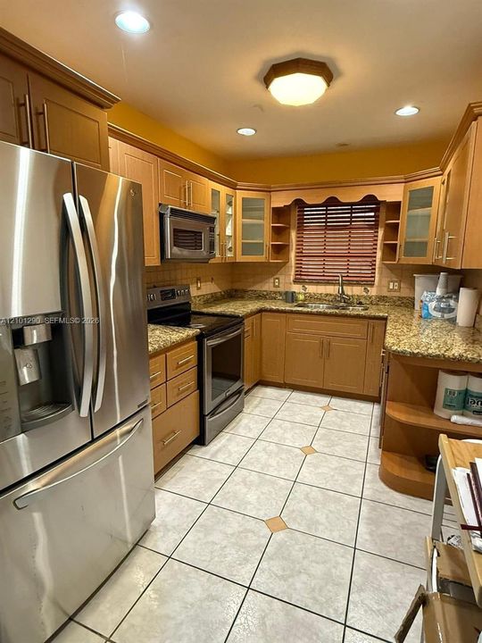 В аренду: $3,800 (3 спален, 2 ванн, 1416 Квадратных фут)