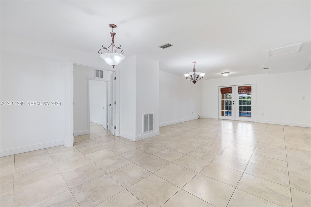 На продажу: $685,000 (3 спален, 2 ванн, 1645 Квадратных фут)