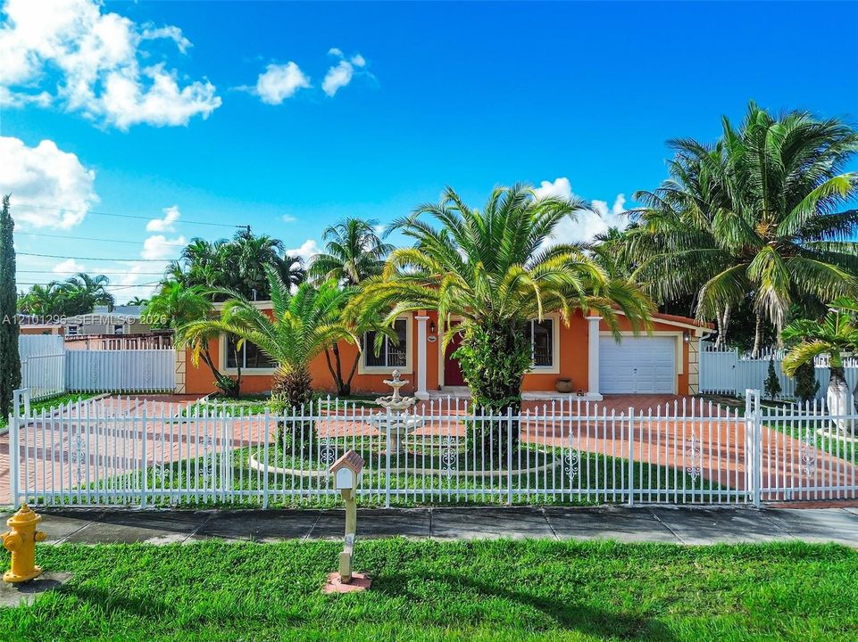 На продажу: $685,000 (3 спален, 2 ванн, 1645 Квадратных фут)