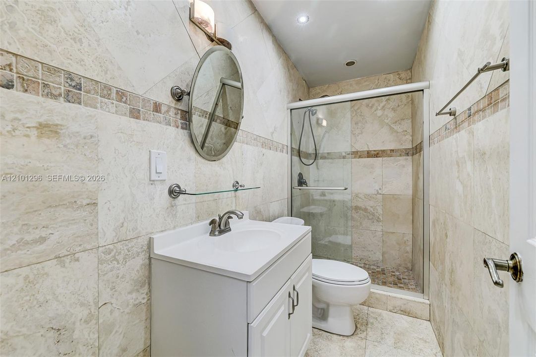 На продажу: $685,000 (3 спален, 2 ванн, 1645 Квадратных фут)