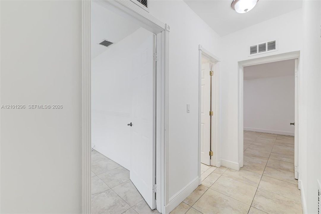 На продажу: $685,000 (3 спален, 2 ванн, 1645 Квадратных фут)