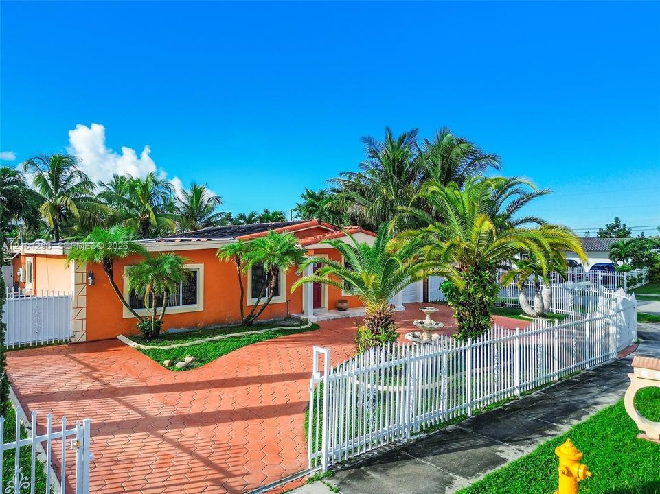 На продажу: $685,000 (3 спален, 2 ванн, 1645 Квадратных фут)