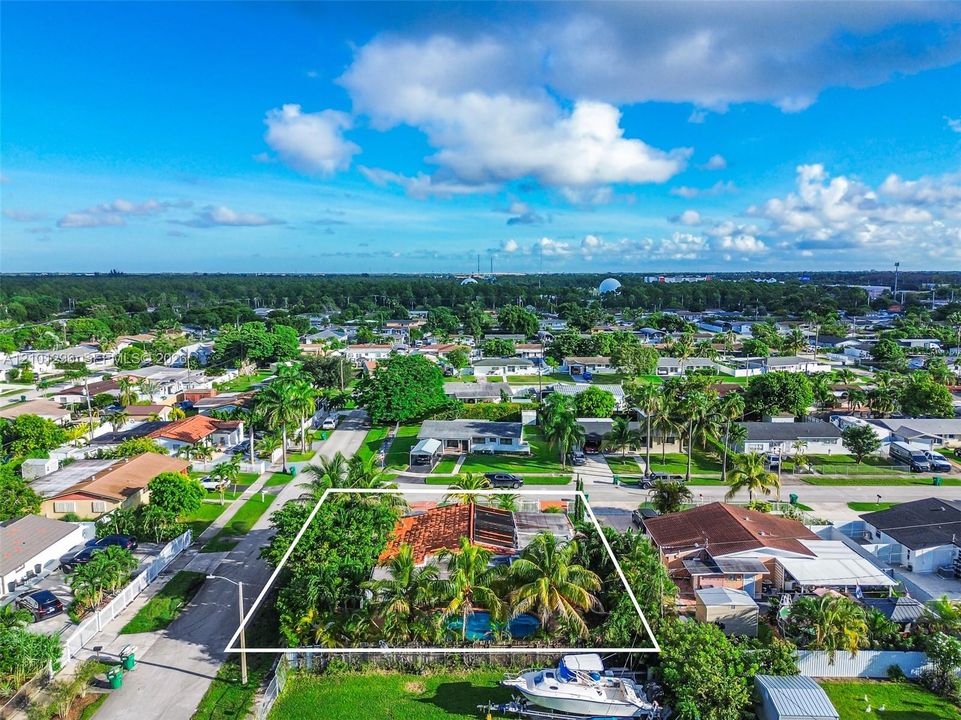 На продажу: $685,000 (3 спален, 2 ванн, 1645 Квадратных фут)