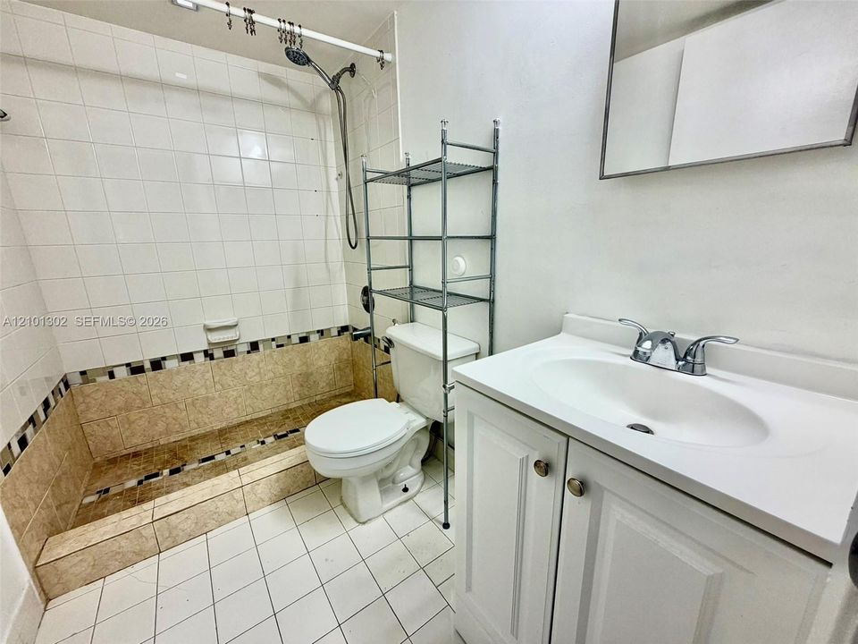 В аренду: $2,400 (2 спален, 2 ванн, 1090 Квадратных фут)