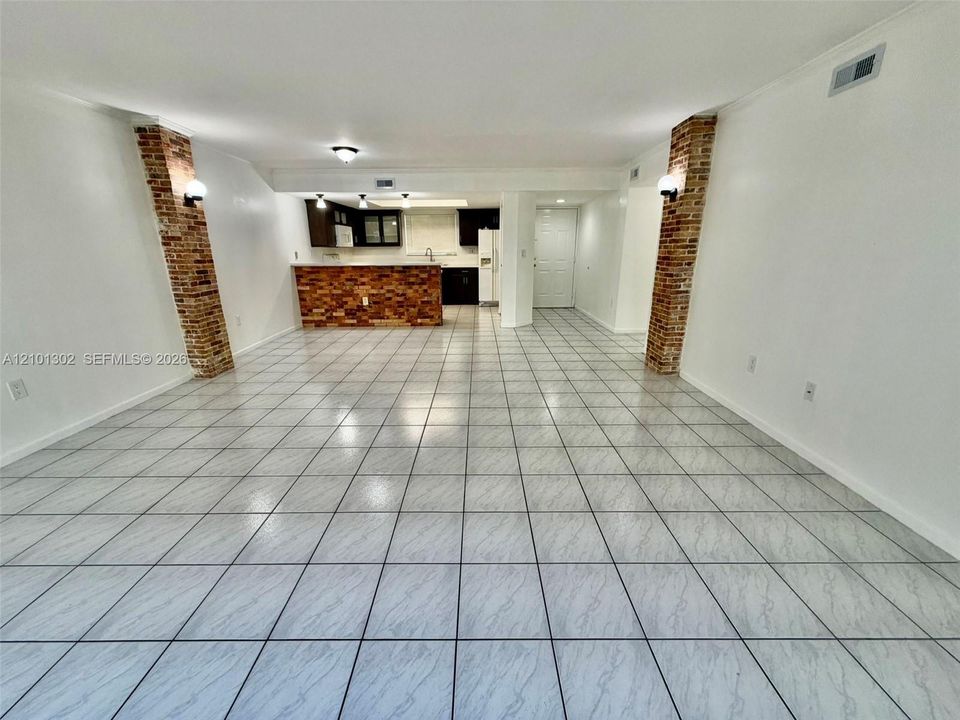 В аренду: $2,400 (2 спален, 2 ванн, 1090 Квадратных фут)