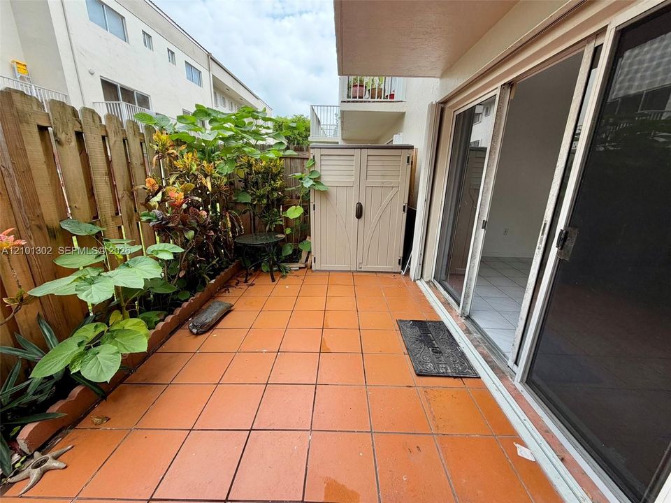 В аренду: $2,400 (2 спален, 2 ванн, 1090 Квадратных фут)
