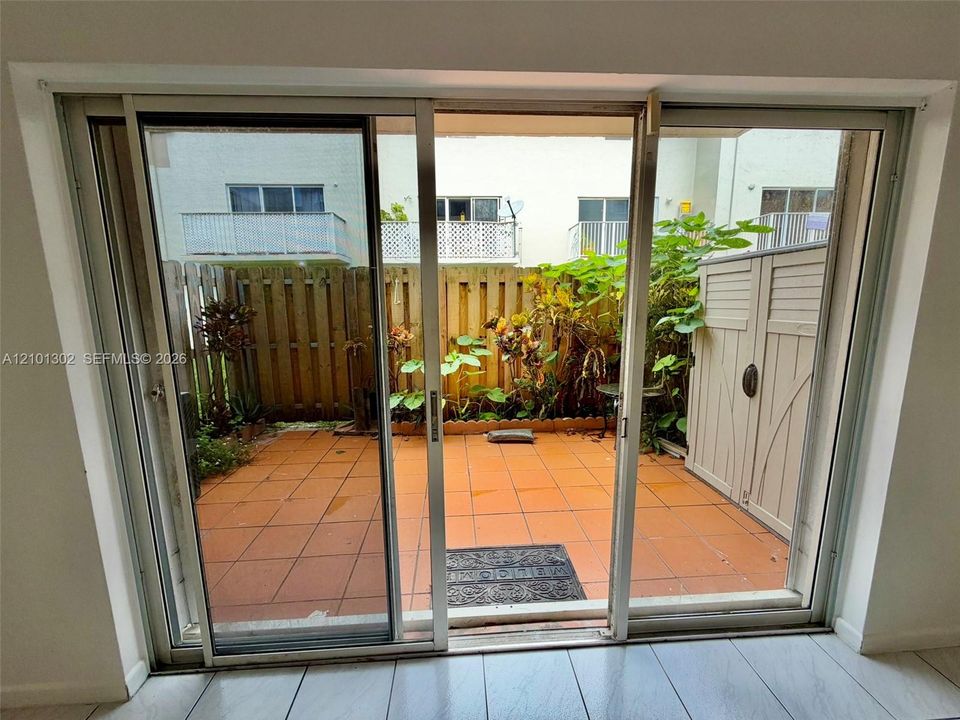 В аренду: $2,400 (2 спален, 2 ванн, 1090 Квадратных фут)