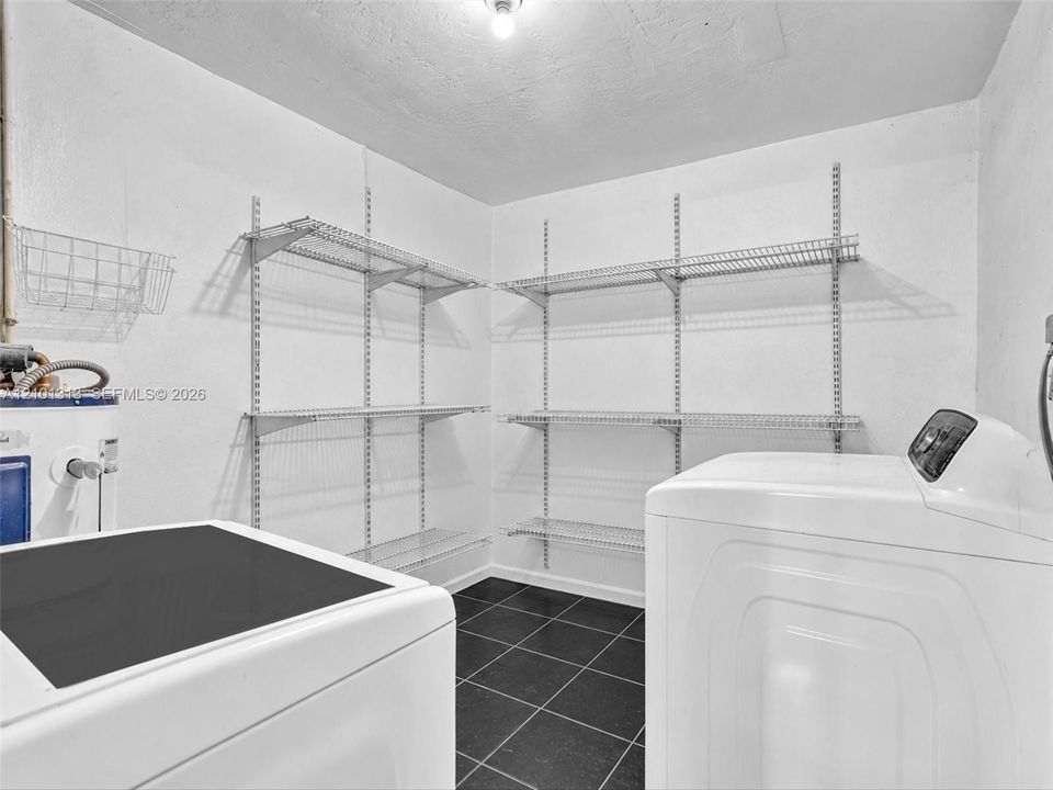 На продажу: $569,000 (3 спален, 2 ванн, 1477 Квадратных фут)
