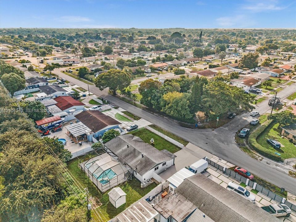 На продажу: $569,000 (3 спален, 2 ванн, 1477 Квадратных фут)