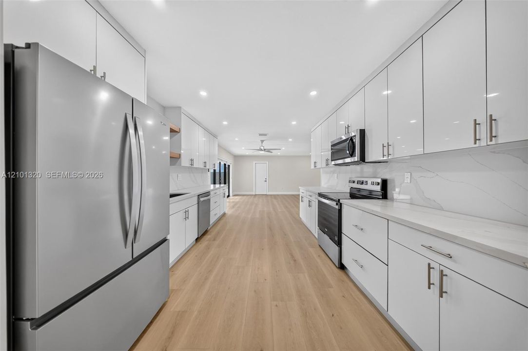 En Venta: $1,150,000 (4 camas, 2 baños, 2155 Pies cuadrados)